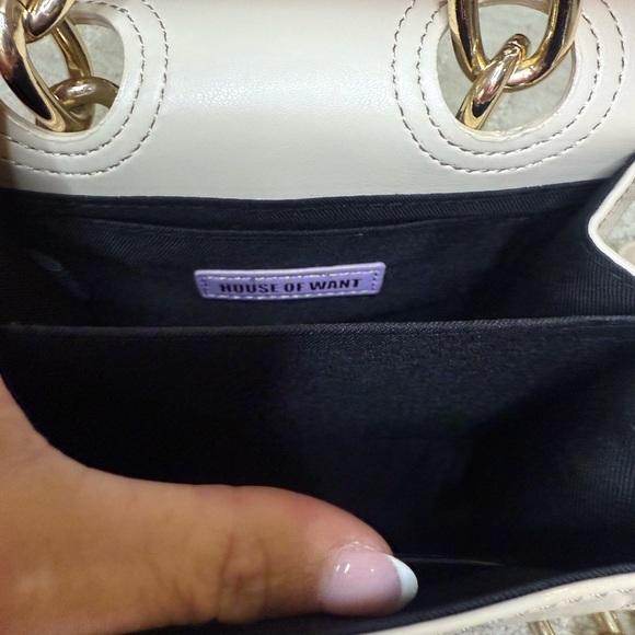 Chic Winter White Mini Bag with Gold Chain - Picture 7 of 8